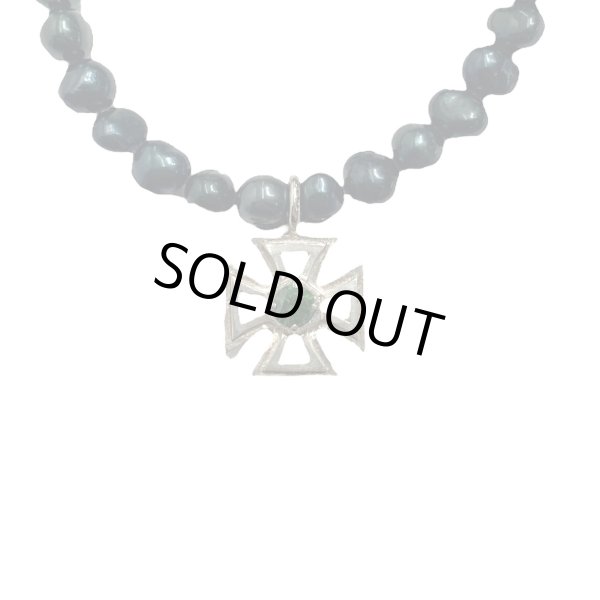 画像2: SPARKING / potato pearl necklace green iron cross top silver925 (2)