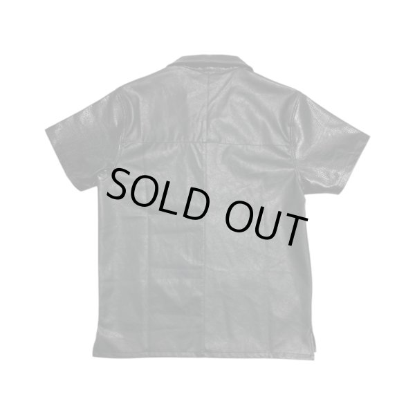 画像2: LAST NEST / faux leather switching s/s shirts (2)